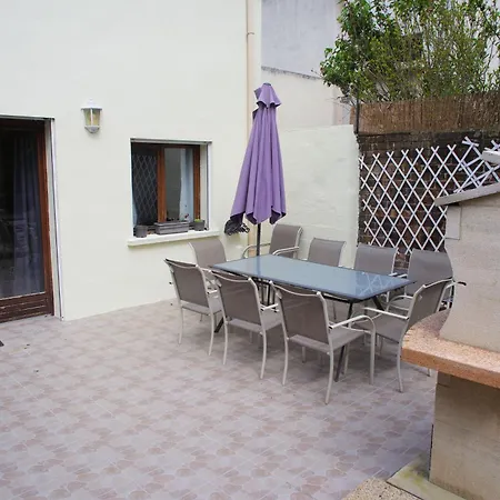 Holiday home Maison De Charme Avec Jardin A 10mn De Paris Nanterre