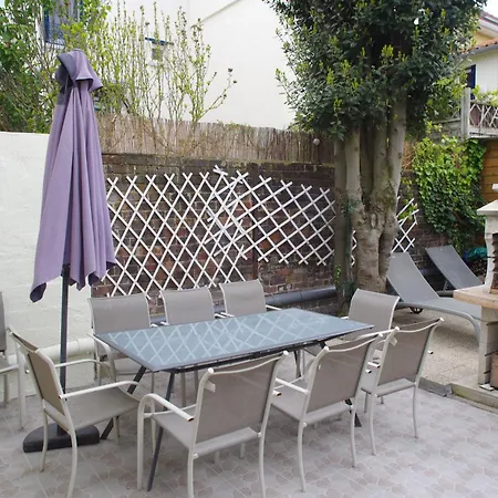 Holiday home Maison De Charme Avec Jardin A 10mn De Paris