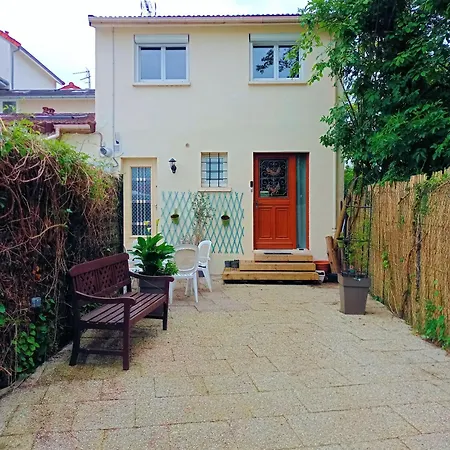 Maison De Charme Avec Jardin A 10mn De Paris Holiday home Nanterre
